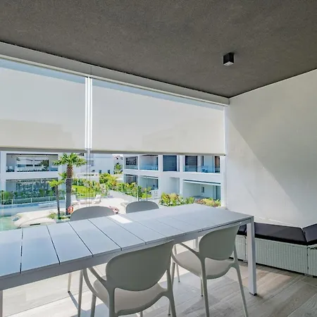 Twin Bays 2 Apartment *